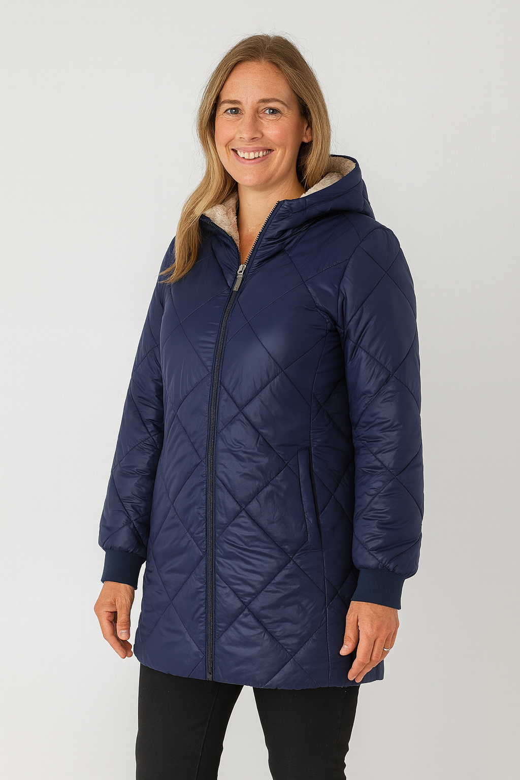 Rivière d’Or Gewatteerde Jas – Reversible – Capuchon met Diamantstiksel & Ribboorden – Dames